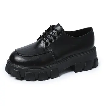 Весенние женские тонкие туфли 2023 года из черной лакированной кожи с толстой подошвой в британском стиле, повседневная удобная обувь на платформе со шнуровкой