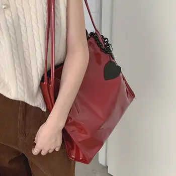 Женская сумка-тоут из лакированной кожи, новый тренд лета 2023, однотонная модная женская сумка через плечо для поездок на работу большой емкости
