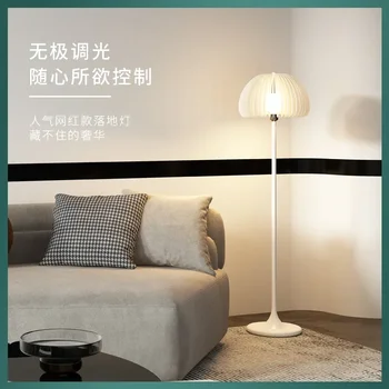 Торшер Прикроватная лампа для гостиной спальни Современная креативная и уютная декоративная светодиодная вертикальная настольная лампа